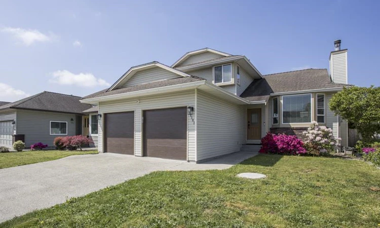 12181 Chestnut Crescent