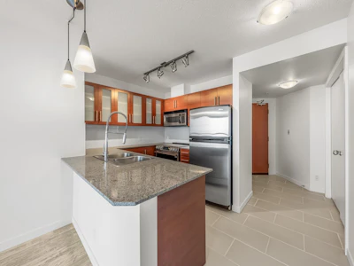 601-813 Agnes Street - 4