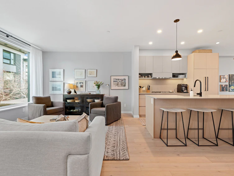 31-528 E 2nd Street, North Vancouver, BC, V7L 0G8 - 2