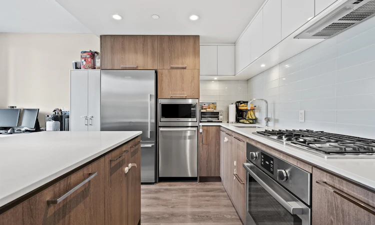 608-680 Seylynn Crescent