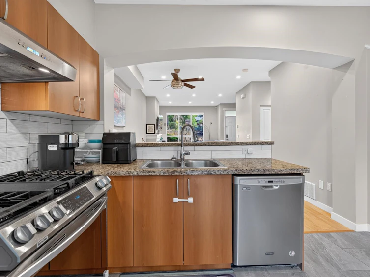 17-9088 Halston Court, Burnaby, BC, V3N 0A7 - 15