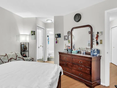 212-6939 Gilley Avenue Avenue - 4
