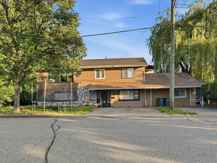 17886 59a Avenue, Surrey, BC, V3S 1R1