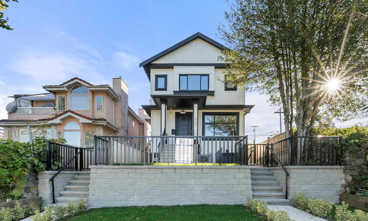 4318 Nanaimo Street