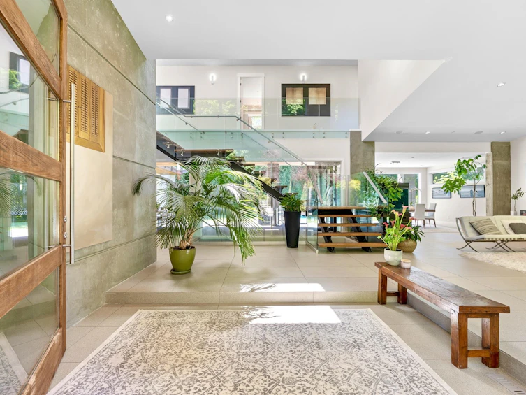 388 Hidhurst Place, West Vancouver, BC, V7S 1K1 - 2