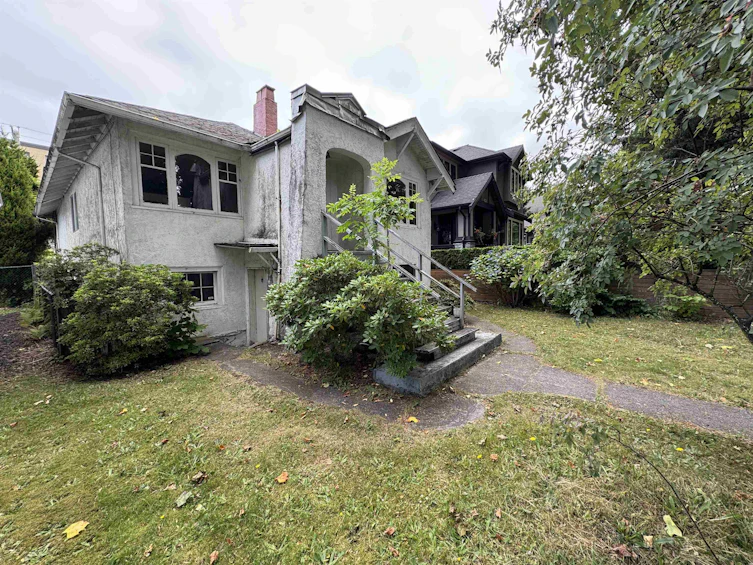 3481 W 10th Avenue, Vancouver, BC, V6R 2E7 - 3