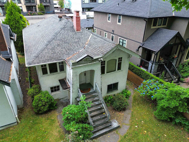 3481 W 10th Avenue, Vancouver, BC, V6R 2E7 - 2