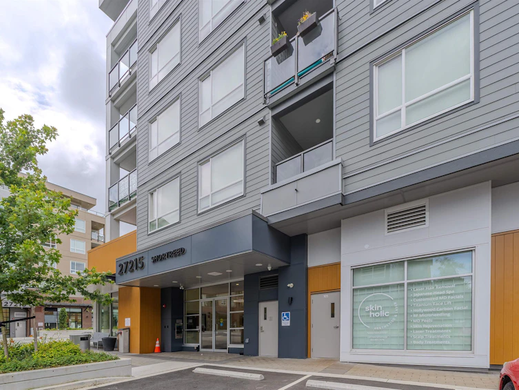 607-27215 Aldergrove Town Centre Drive, Langley, BC, V4W 3N7 - 3