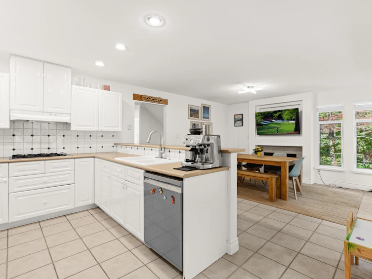 1188 Strathaven Drive, North Vancouver, BC, V7H 2Z6 - 5