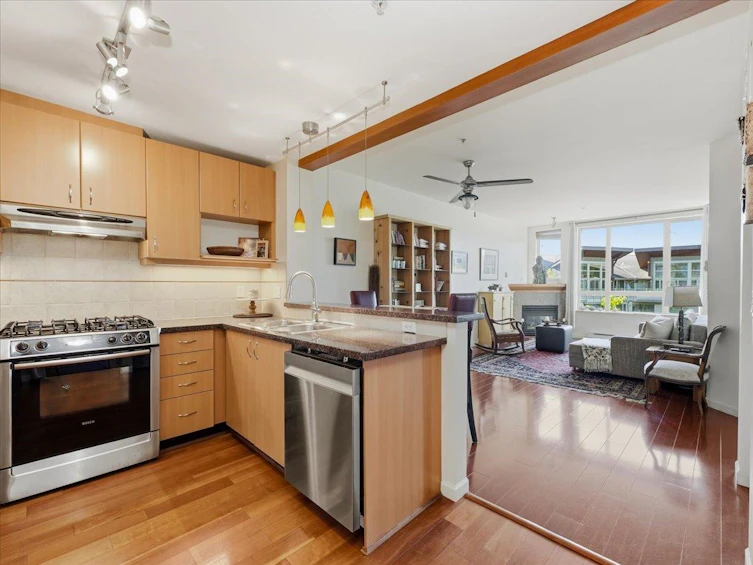 417-580 Raven Woods Drive, North Vancouver, BC, V7G 2T2 - 5