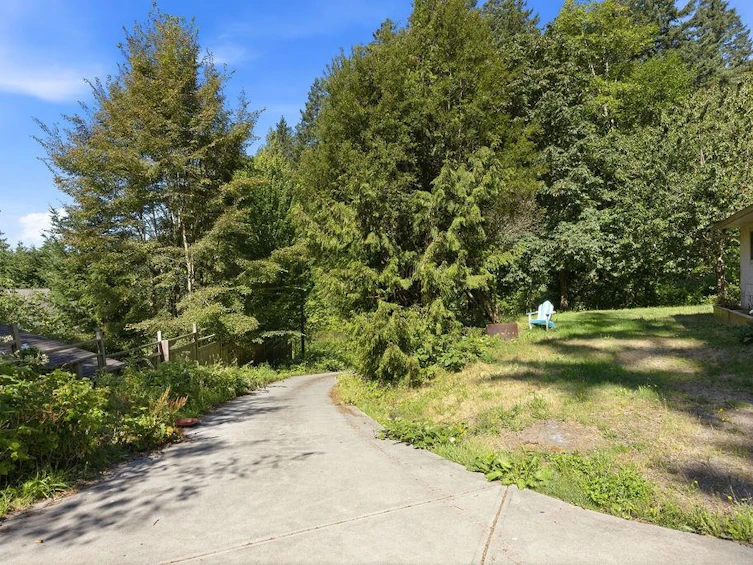 5754 Trout Lake Road, Halfmoon Bay, BC, V7Z 1H1 - 5
