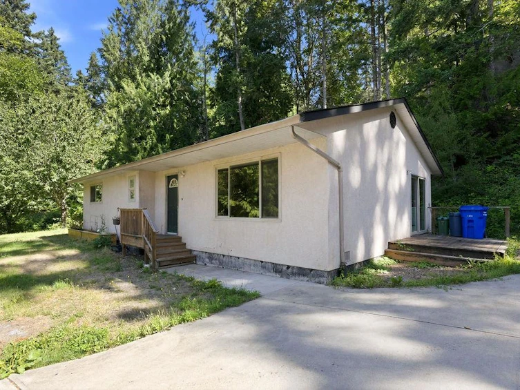 5754 Trout Lake Road, Halfmoon Bay, BC, V7Z 1H1 - 4