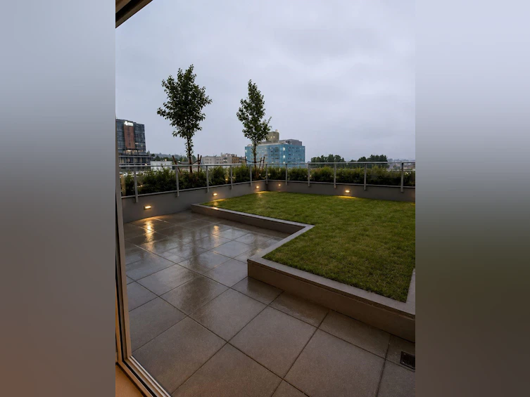 906-9675 King George Boulevard, Surrey, BC, V3T 0T7 - 9