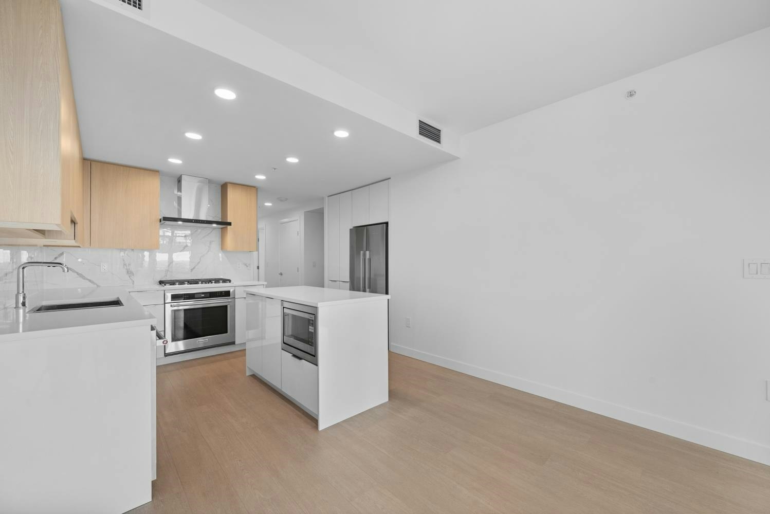 202-7769 Park Crescent, Burnaby, BC, V3N 0J7 - 11