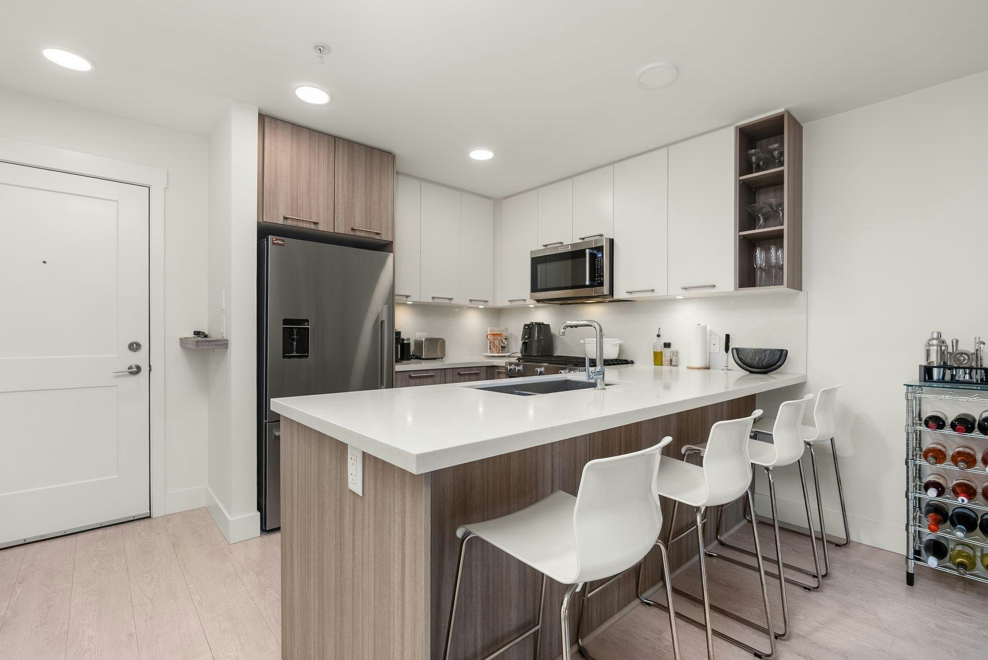214-14022 North Bluff Road, Surrey, BC, V4B 3C3