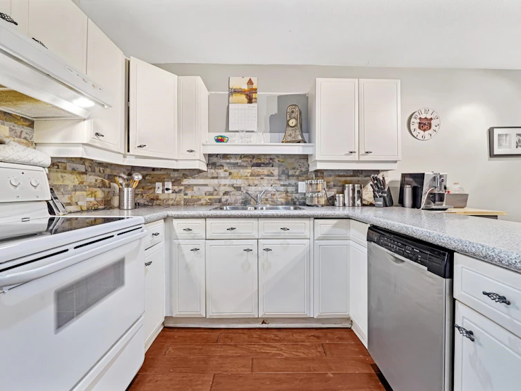 204-1440 George Street, Surrey, BC, V4B 4A3 - 8