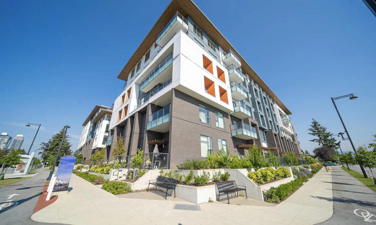 611-10829 140 Street