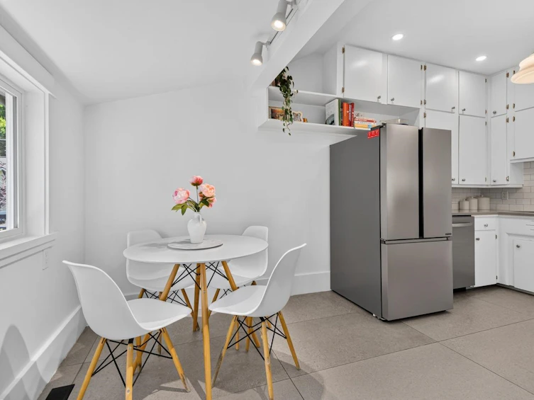 3730 Windsor Street, Vancouver, BC, V5V 4N7 - 9