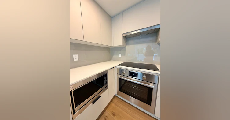 8120 Oak Street, Vancouver, BC, V6P 0N2 - 8