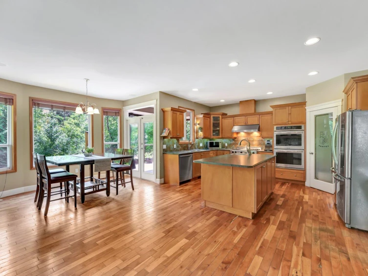 10608 240a Street, Maple Ridge, BC, V2W 2B1 - 10