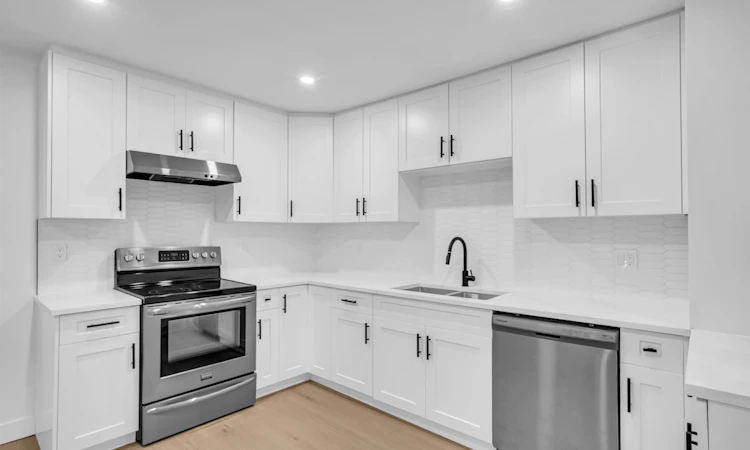 8-32705 Fraser Crescent