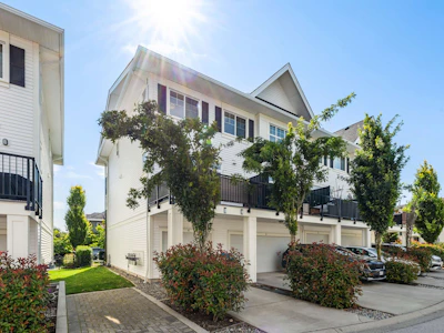 4-27735 Roundhouse Drive - 3