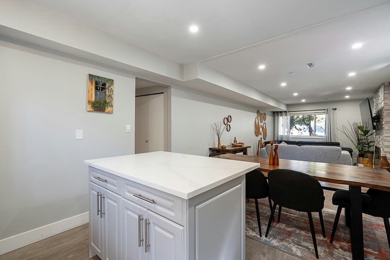 2333 Kirkstone Road, North Vancouver, BC, V7J 3M1 - 27