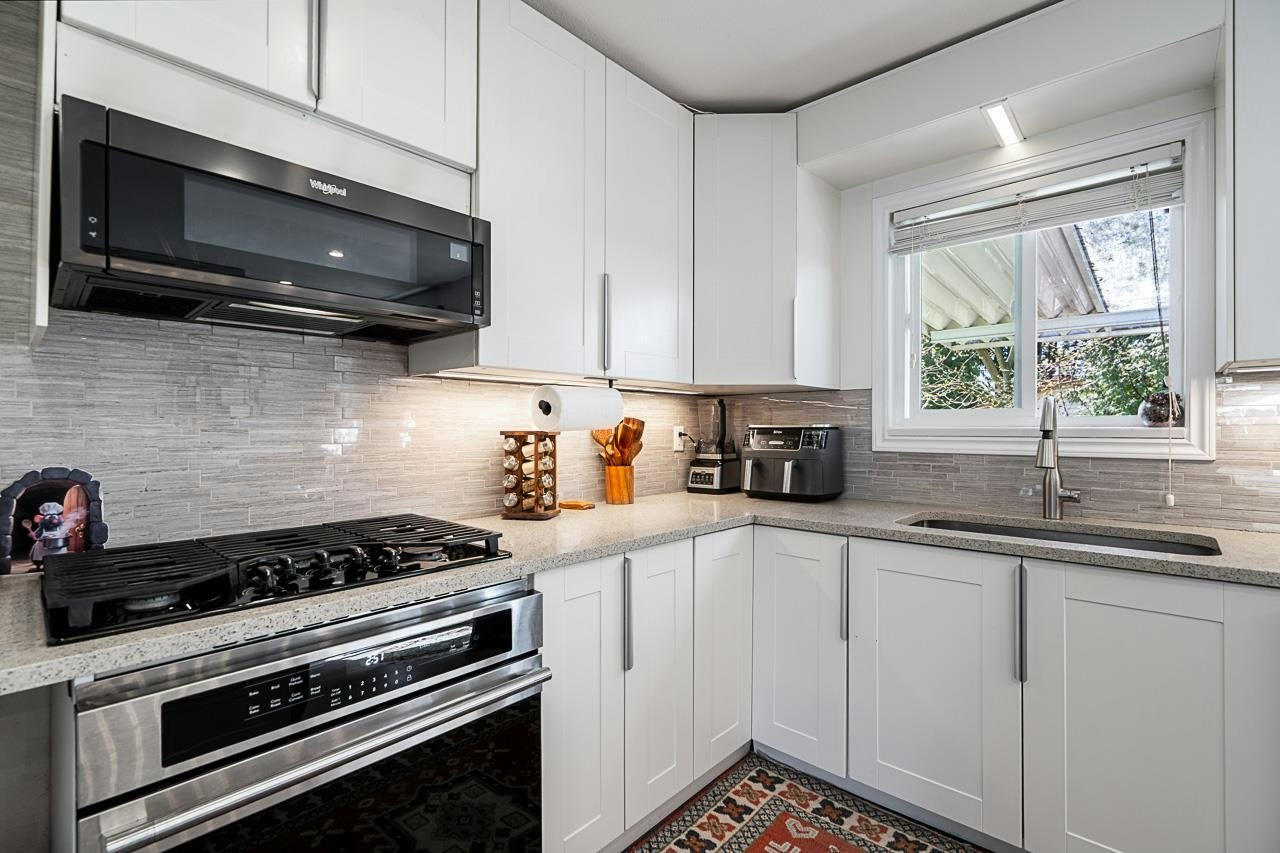 2333 Kirkstone Road, North Vancouver, BC, V7J 3M1 - 8