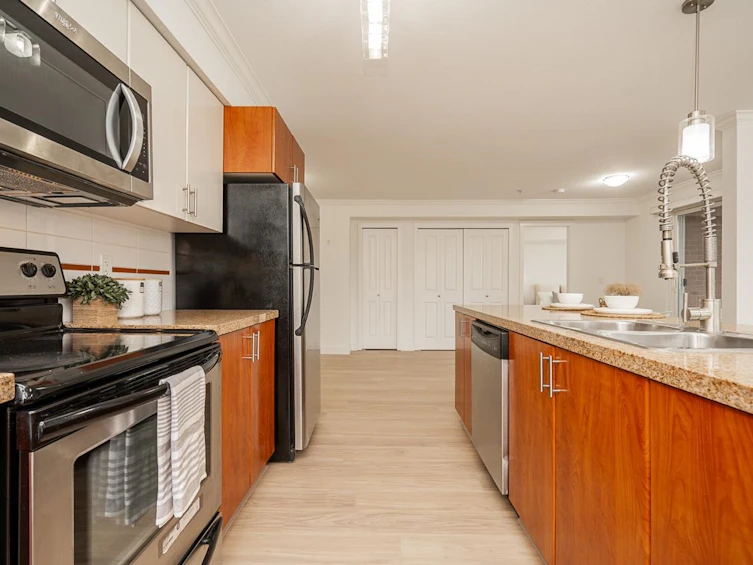 215-14960 102a Avenue, Surrey, BC, V3R 6A3 - 16