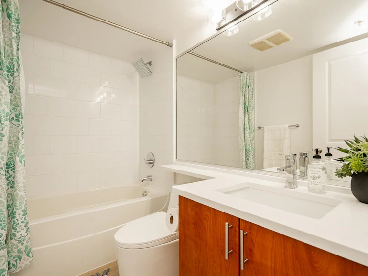 215-14960 102a Avenue, Surrey, BC, V3R 6A3 - 27