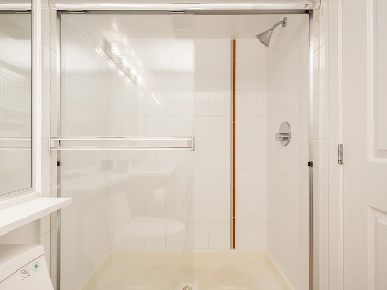 215-14960 102a Avenue, Surrey, BC, V3R 6A3 - 22
