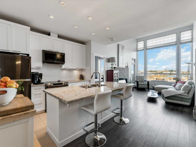 421-2970 King George Boulevard - 2