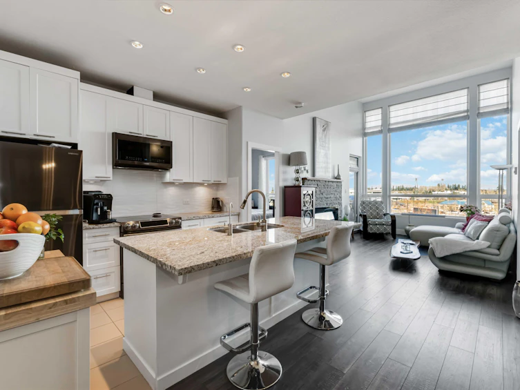 421-2970 King George Boulevard, Surrey, BC, V4P 0E6 - 2