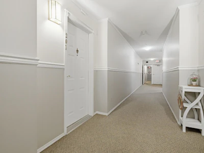 201-1150 54a Street - 5
