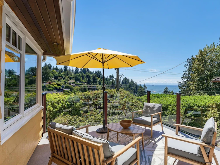 6577 Marine Drive, West Vancouver, BC, V7W 2S8