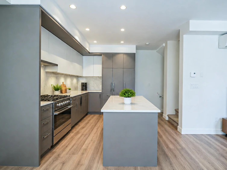 302-6085 Irmin Street, Burnaby, BC, V5J 5C5 - 8
