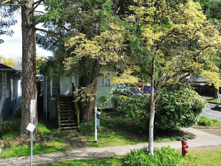 4496 Ontario Street, Vancouver, BC, V5V 3H1