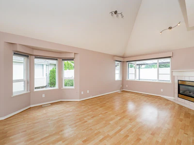 59-13918 58 Avenue - 2