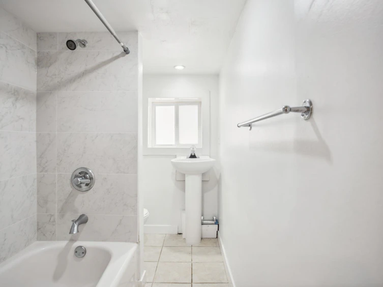 3617 Adanac Street, Vancouver, BC, V5K 2P7 - 21