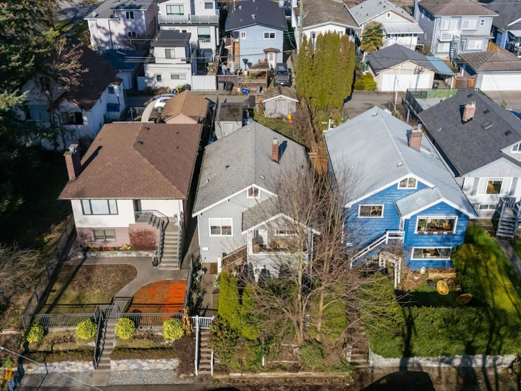 3617 Adanac Street, Vancouver, BC, V5K 2P7 - 2