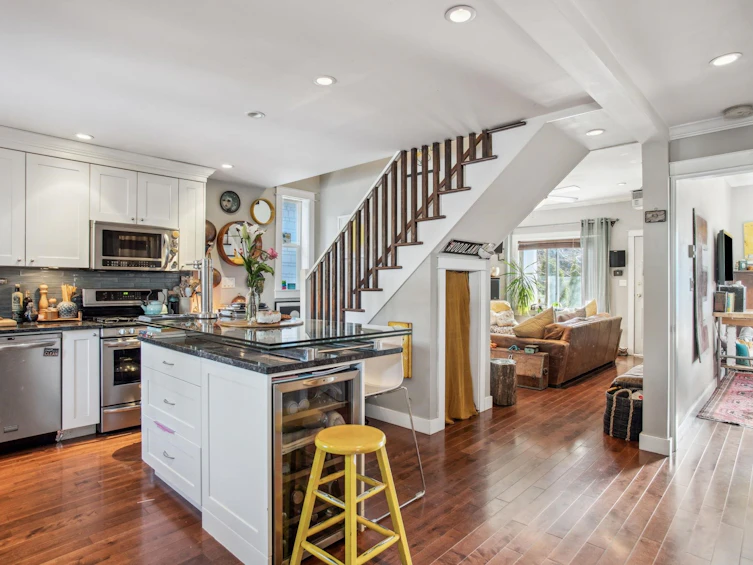 3617 Adanac Street, Vancouver, BC, V5K 2P7 - 3