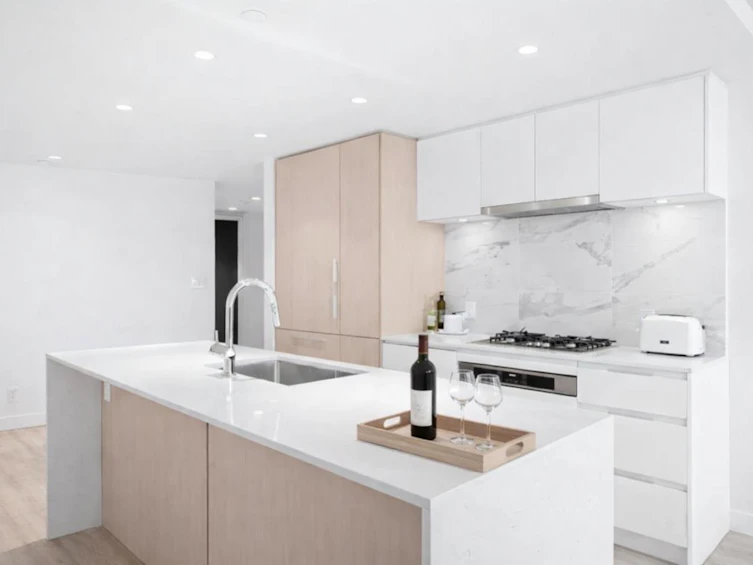 709-1500 Fern Street, North Vancouver, BC, V7J 0E6 - 3