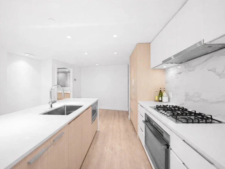 709-1500 Fern Street, North Vancouver, BC, V7J 0E6 - 4