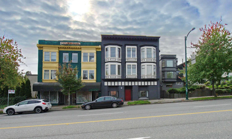 2-862 E Broadway