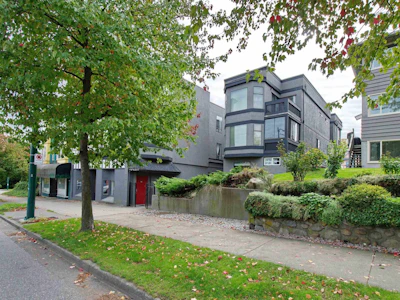 2-862 E Broadway - 2