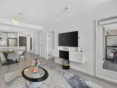 305-1177 Marine Drive - 3