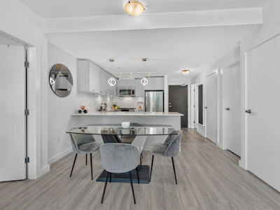305-1177 Marine Drive - 5