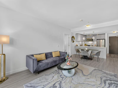 305-1177 Marine Drive - 2