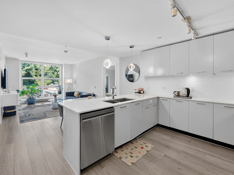 305-1177 Marine Drive, North Vancouver, BC, V7P 1T1 - 9