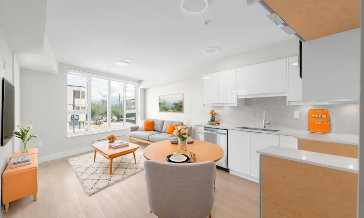 207-3050 Kingsway